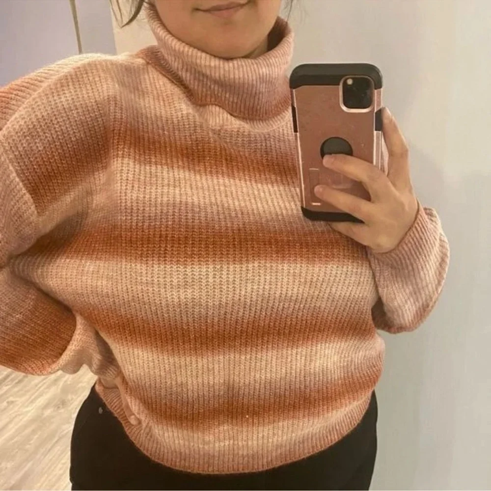 Hooked Up Turtleneck Sweater - ombre size large. Nwt